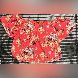 Off the shoulder top with built in bra support. Size 2X